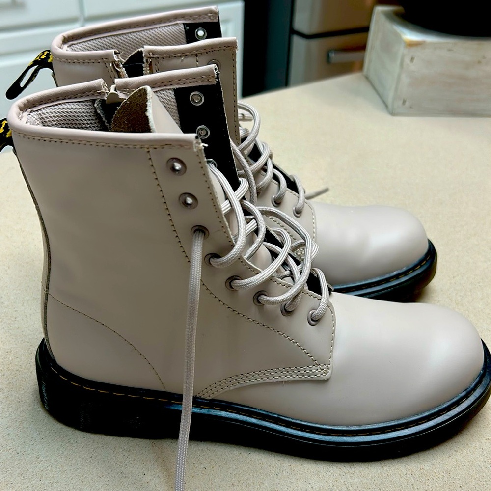 Dr. Martens -  Smooth Leather Unisex Lace Up Boot Size 7US L or 6US M- Taupe